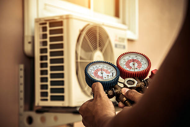 Professional Hvac technician working in Nelsonville, OH
